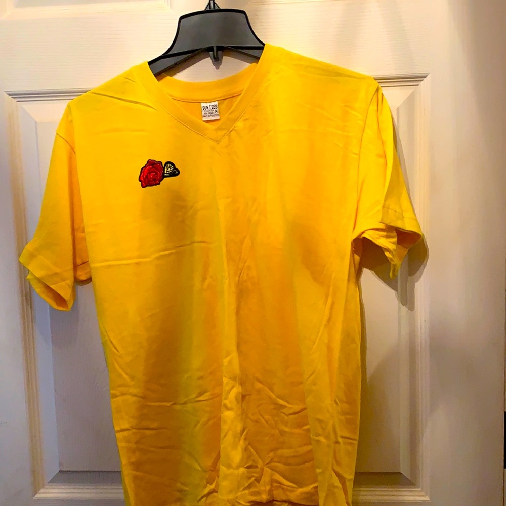 Sun Tees Yellow “Rose” T-Shirt Sz Med.